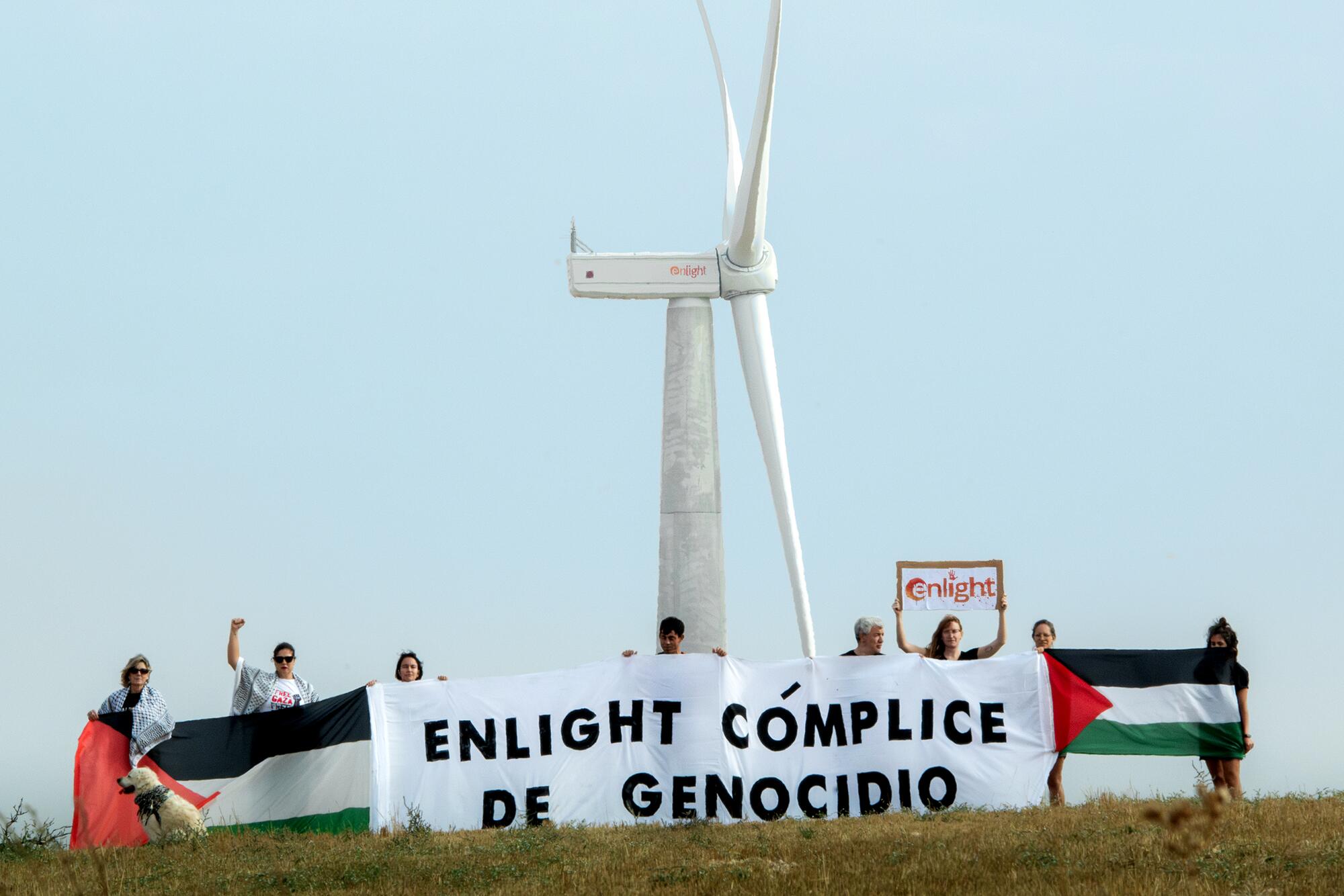 Acción contra la empresa israelí Enlight, acusada por organizaciones sociales de complicidad con el genocidio en Gaza.